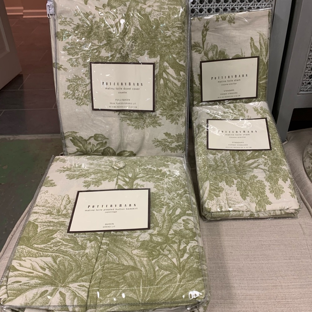 Pottery Barn Unopened Matine Bedding & Lampshade